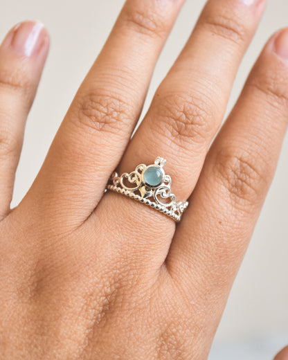 Anillo Plata 925 Tailandesa con Diseño de Corona y Calcedonia Natural