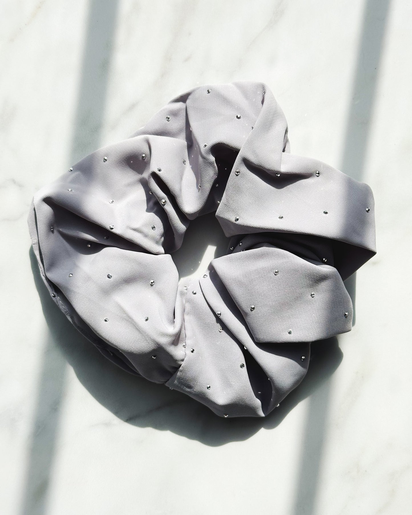 Scrunchies con brillos | Negro, rojo y gris