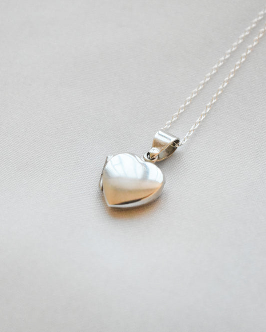 Mini Relicario Corazón Esencial en Plata 925