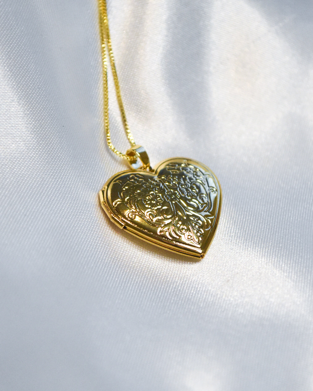 Relicario Amor en Flor Corazón Bañado en Oro