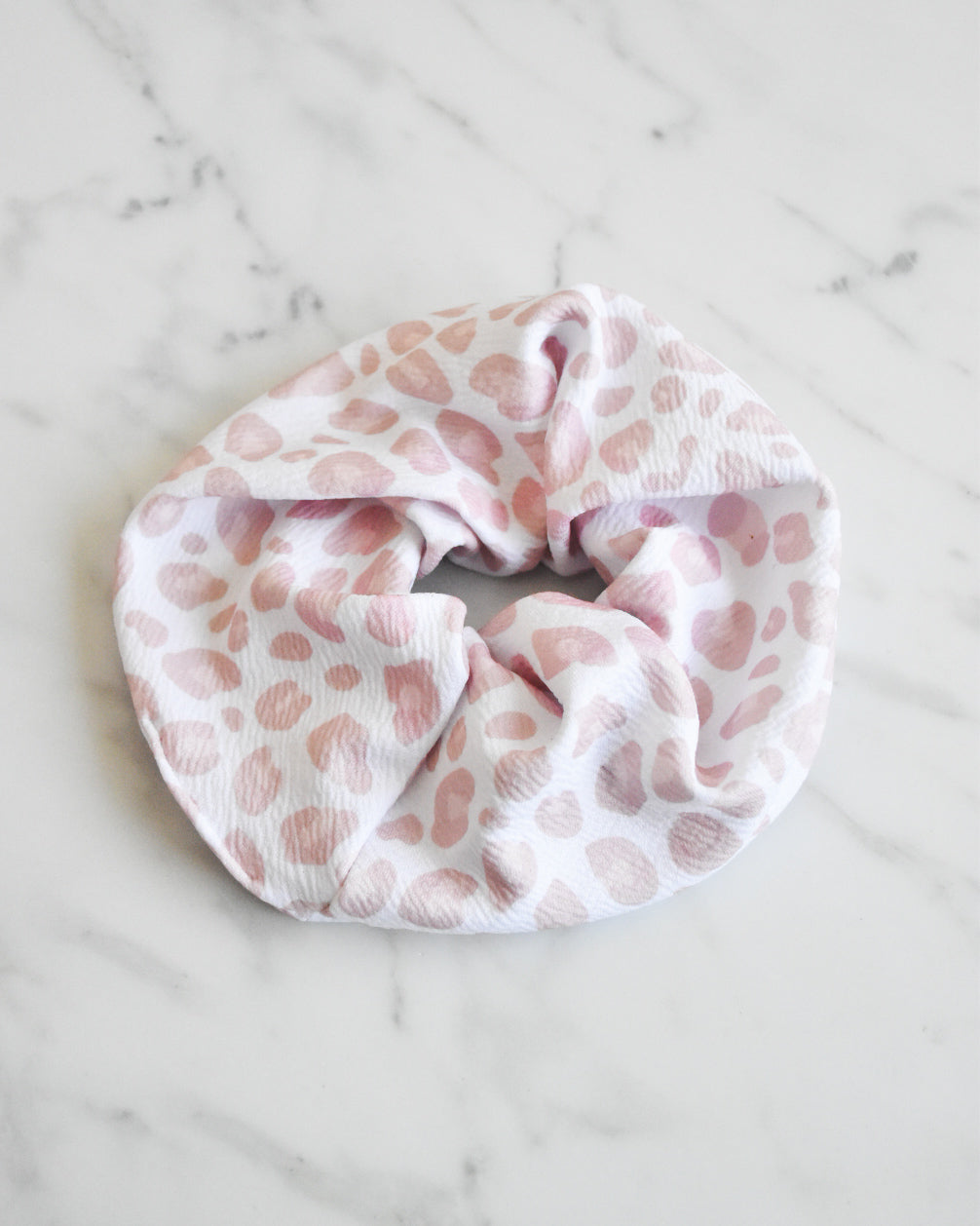 Scrunchie Animal Print Rosado Pálido – Hecho a mano