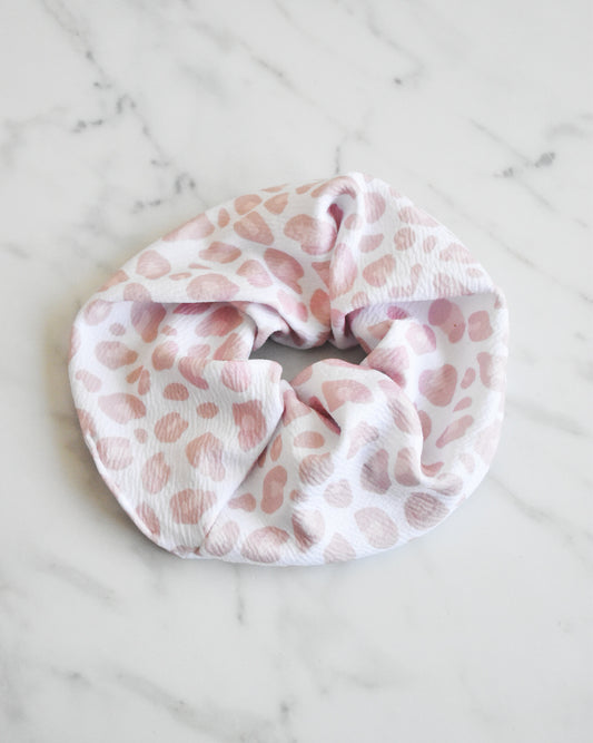 Scrunchie Animal Print Rosado Pálido – Hecho a mano