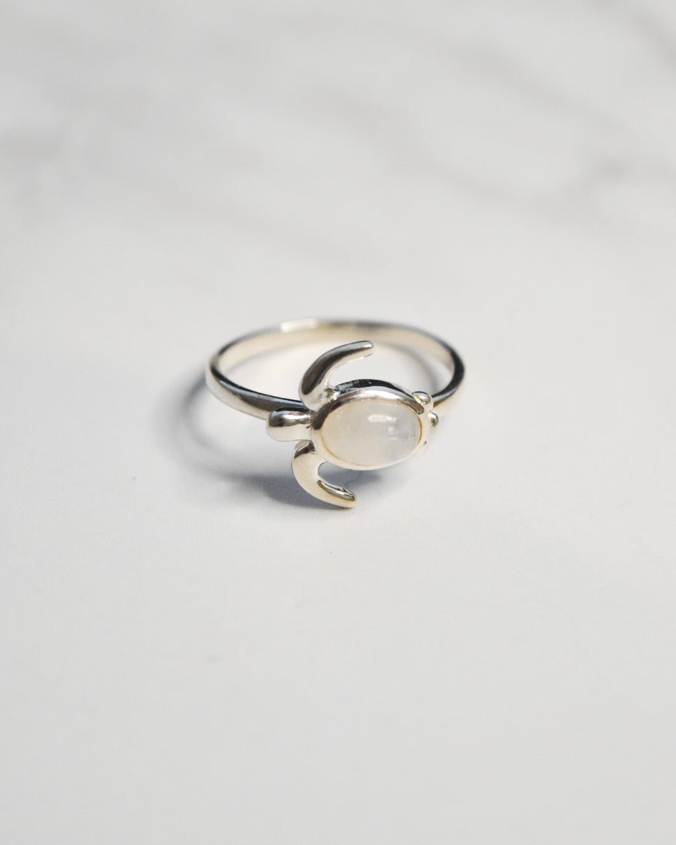 Anillo Tortuga con Piedra Luna Incrustada en Plata 925 Tailandesa