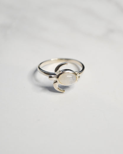 Anillo Tortuga con Piedra Luna Incrustada en Plata 925 Tailandesa
