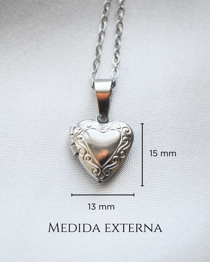Mini relicario corazón ornamental en acero plateado