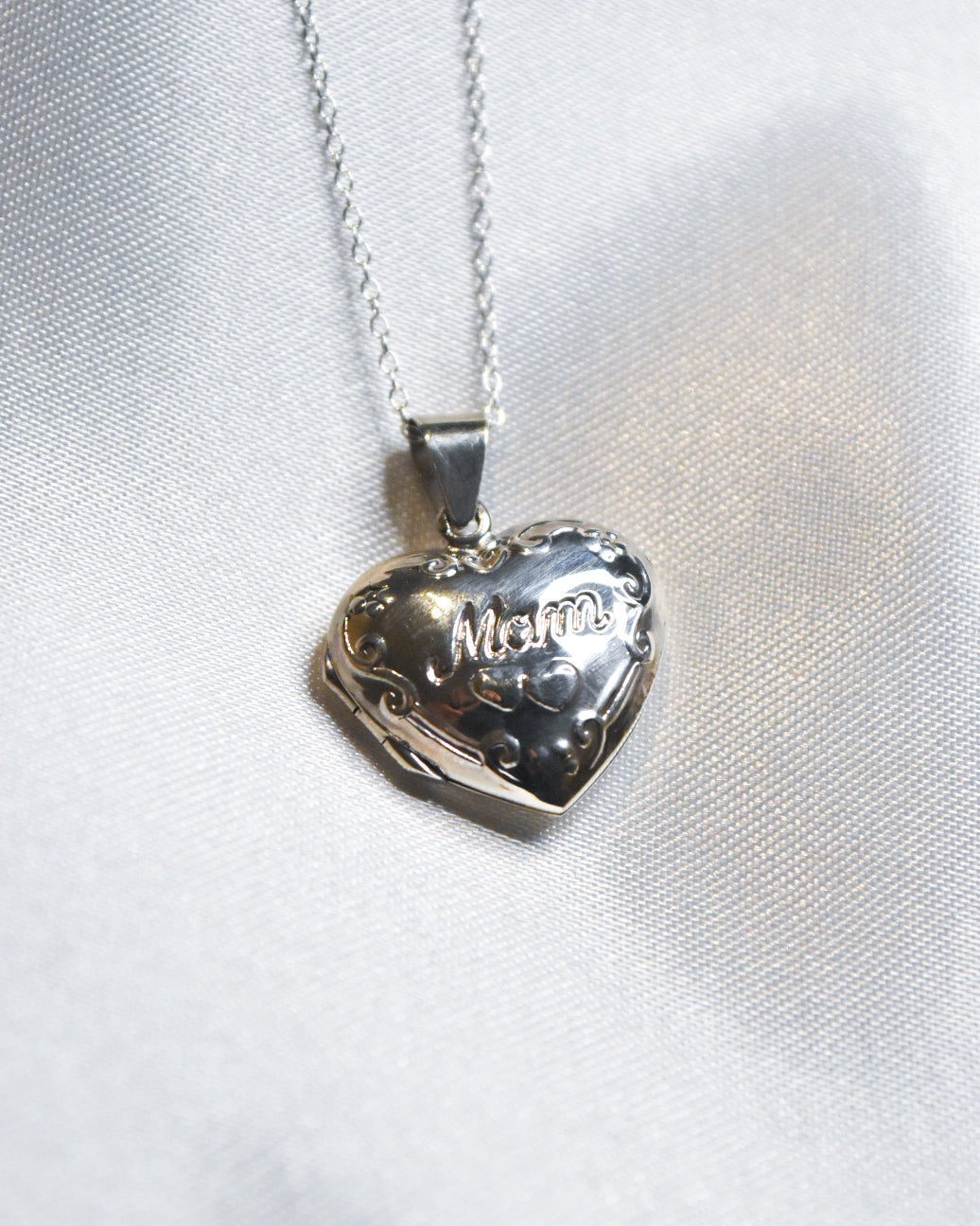 Relicario “Mom” en plata 925