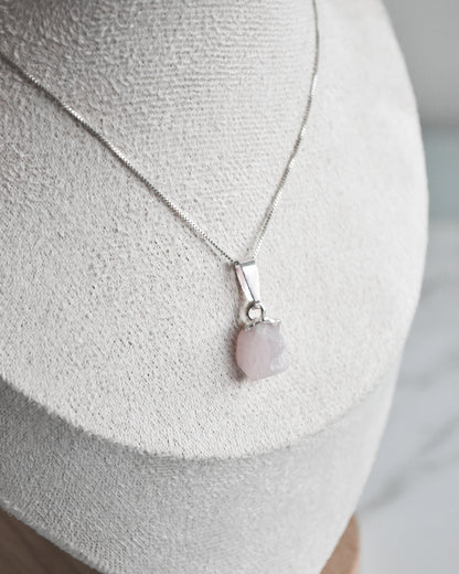 Collar de plata 925 con colgante de cuarzo rosa