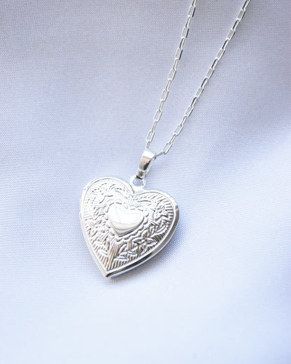 Relicario Corazón Eterno Baño en Plata