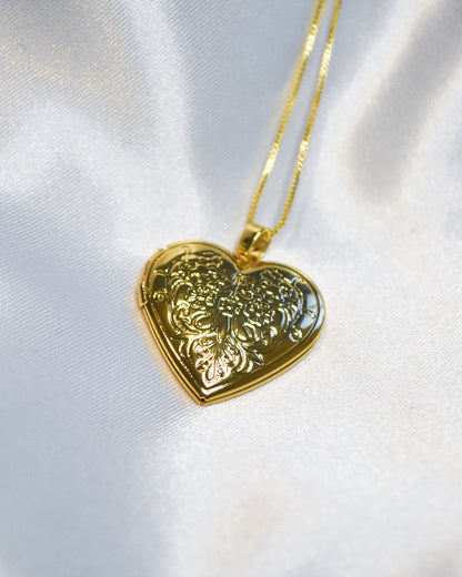 Relicario Amor en Flor Corazón Bañado en Oro