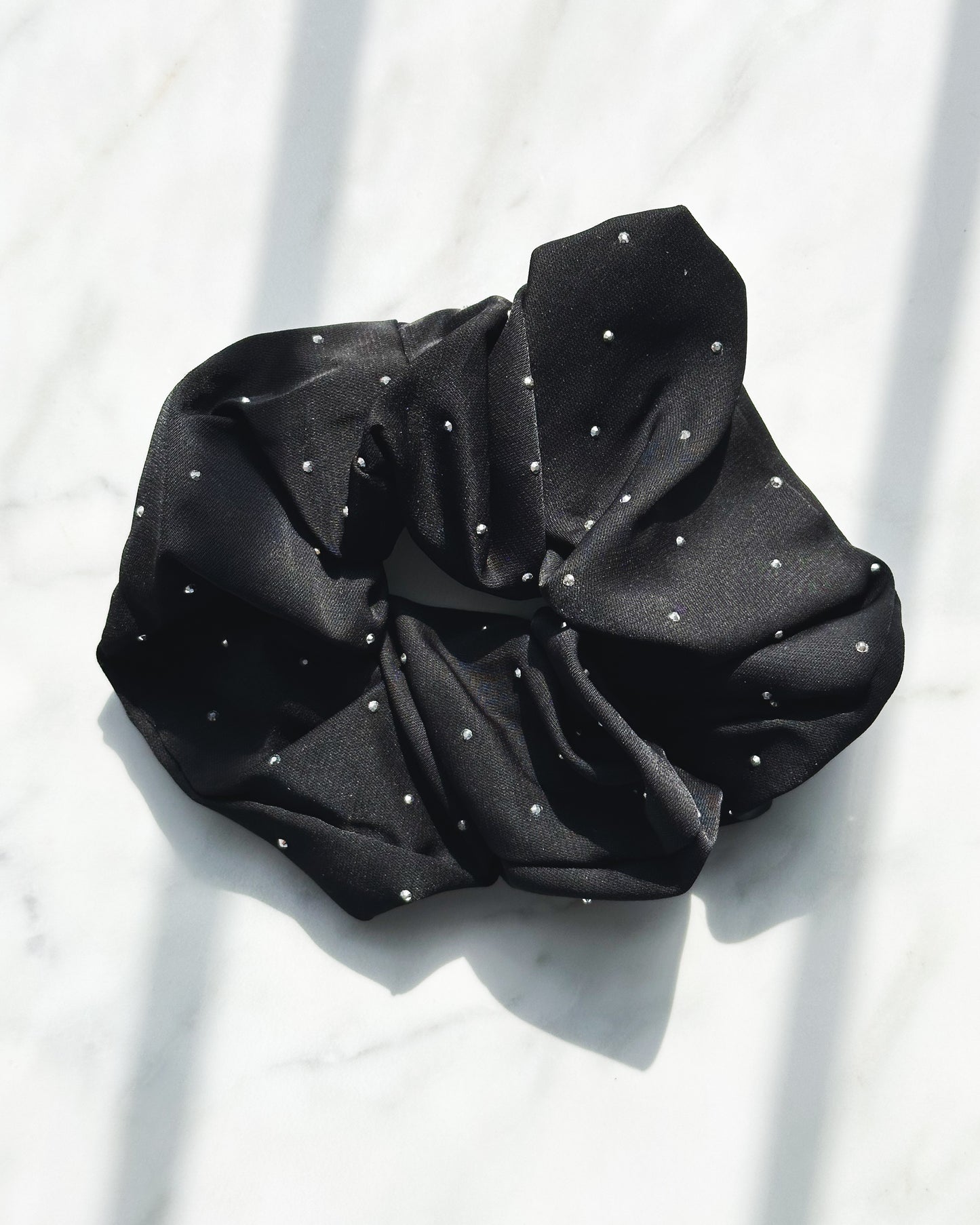 Scrunchies con brillos | Negro, rojo y gris