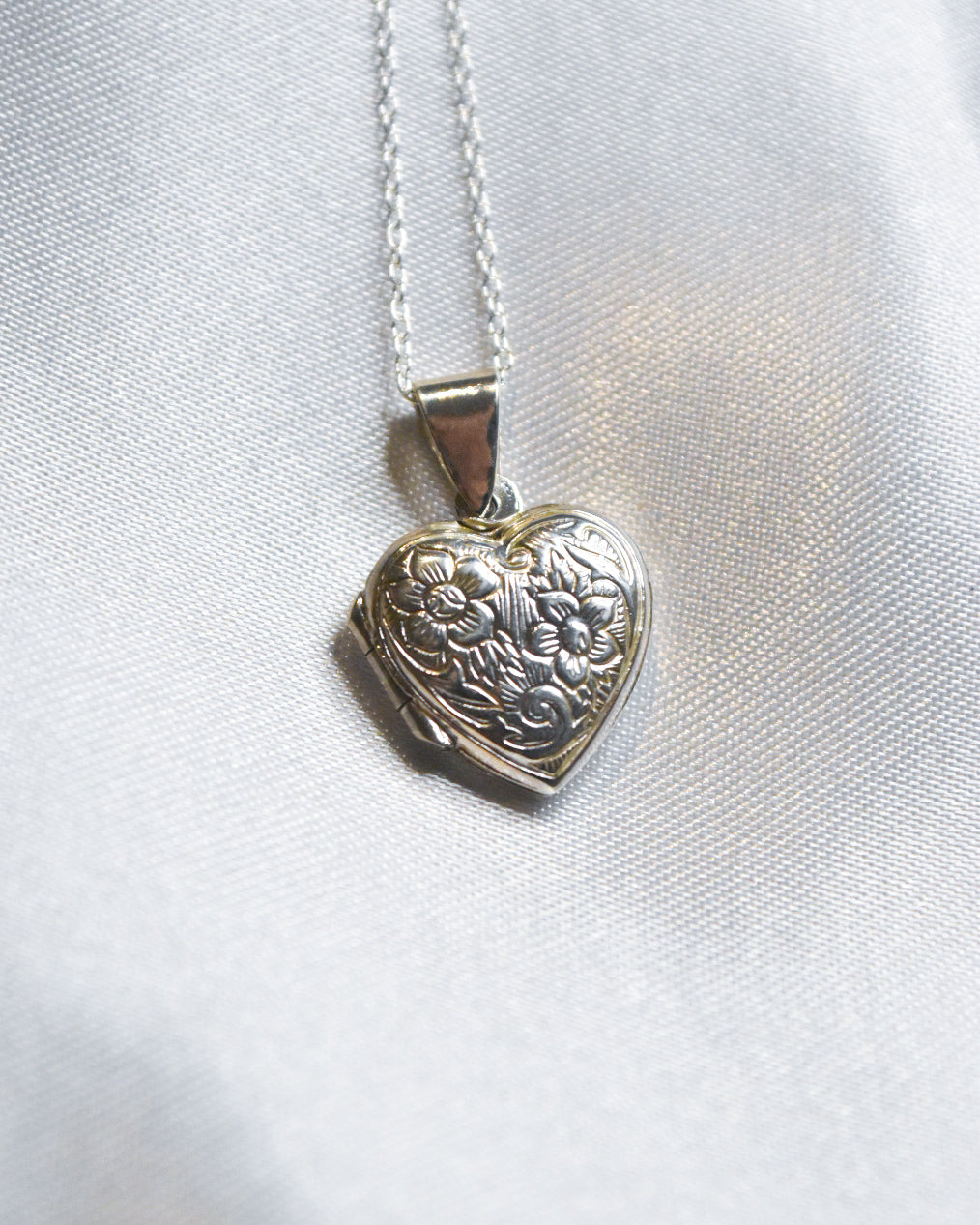 Relicario “Amor que florece” en Plata 925