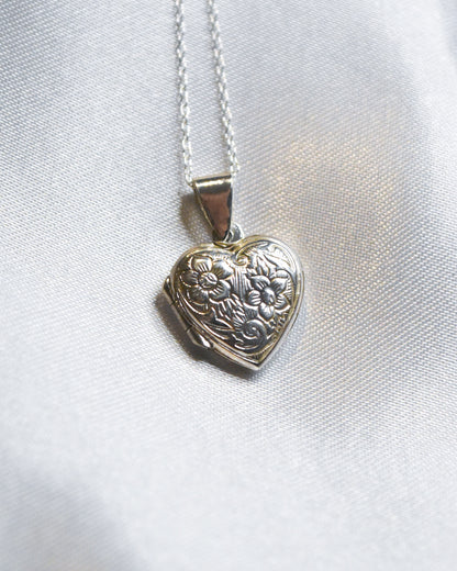 Relicario “Amor que florece” en Plata 925