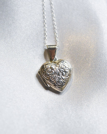 Relicario “Amor que florece” en Plata 925