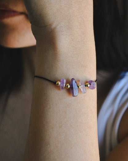 Pulsera de Protección con Amatistas y Mostacillas Doradas