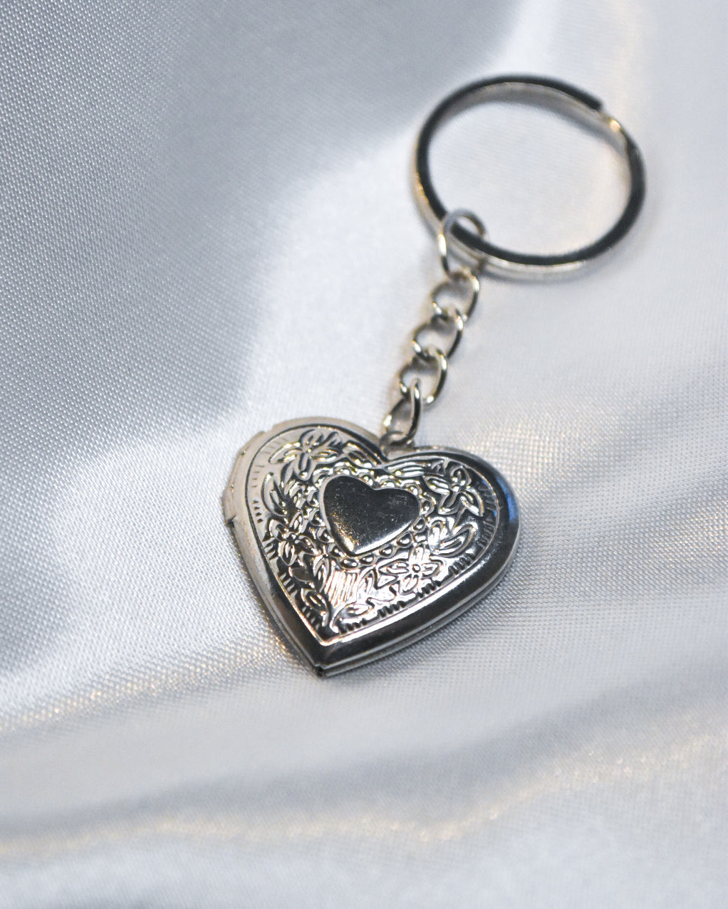 Pack Recuerdo Corazón: Collar Relicario + Llavero Personalizado