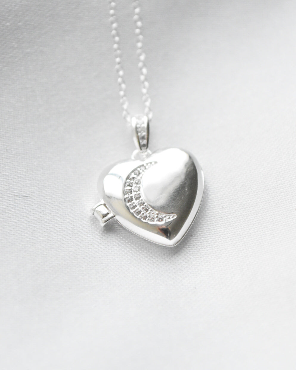 Relicario Corazón Luna en Plata 925