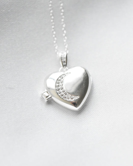 Relicario Corazón Luna en Plata 925