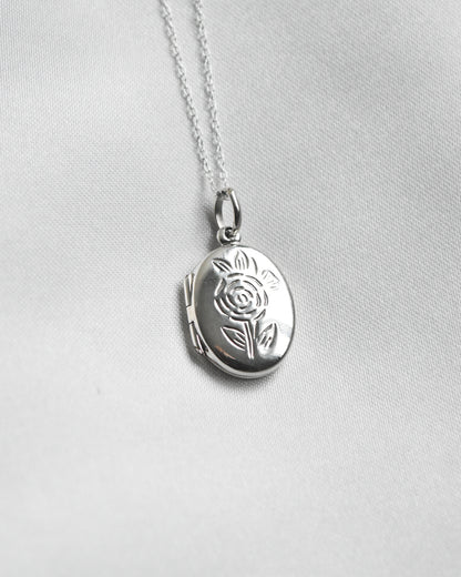 Relicario Ovalado “Rosa Eterna” de Plata 925