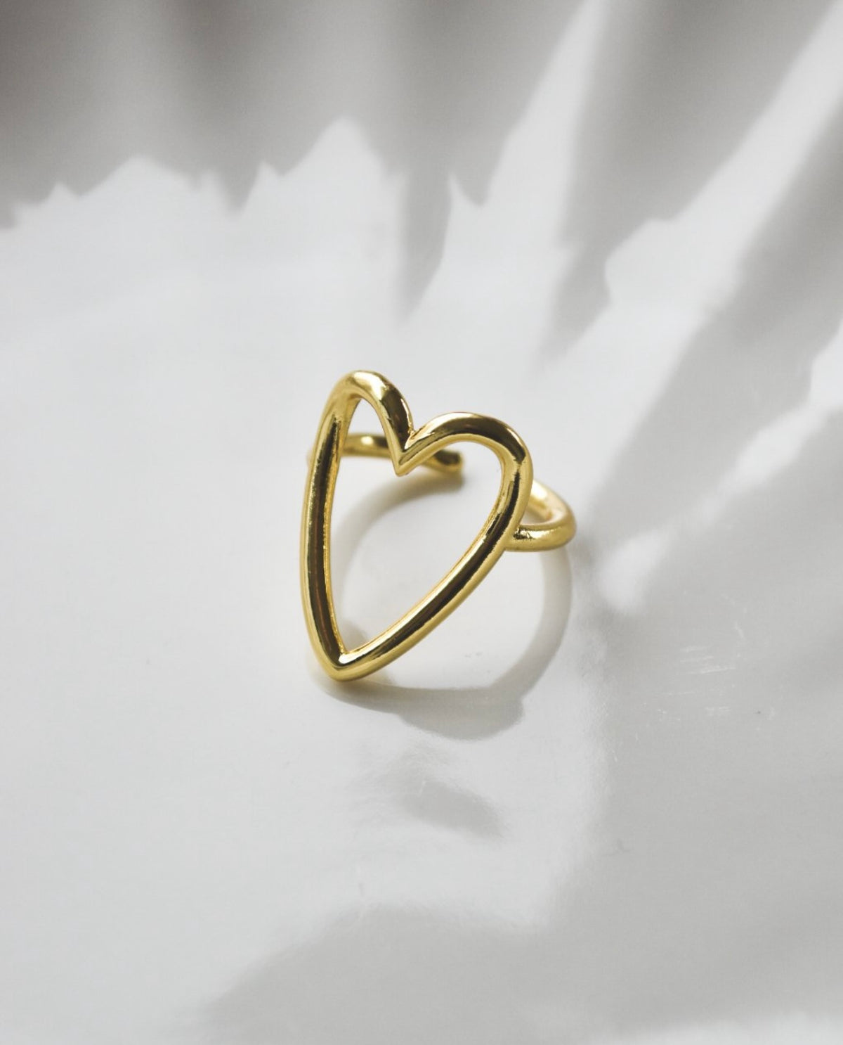 Anillo de Corazón Bañado en Oro – Elegante, Romántico y Atemporal