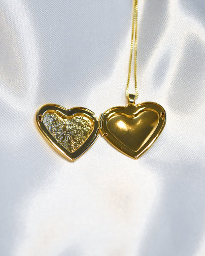 Relicario Amor en Flor Corazón Bañado en Oro