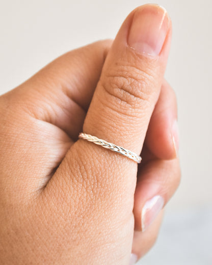 Anillo Plata 925 Tailandesa con Diseño Trenzado