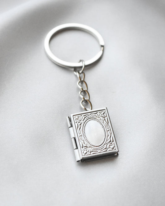 Pack Libro de Recuerdos: Collar Relicario + Llavero Personalizado