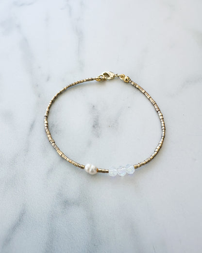 Pulsera “Luz del Alba” con Perla y Cristales Tornasol