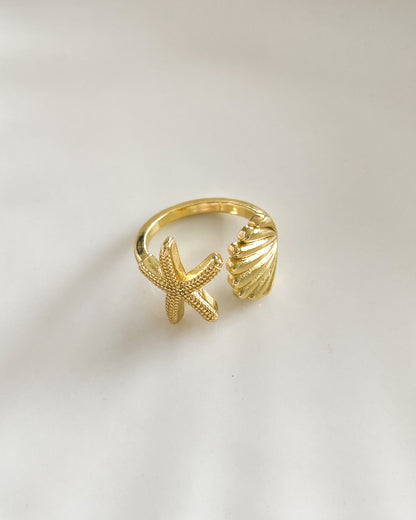 Anillo Marino Bañado en Oro – Diseño de Estrella de Mar y Concha
