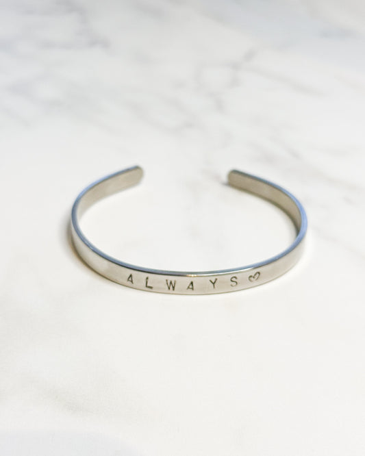 Pulsera esclava plateada “Always” grabada a mano – Amor incondicional