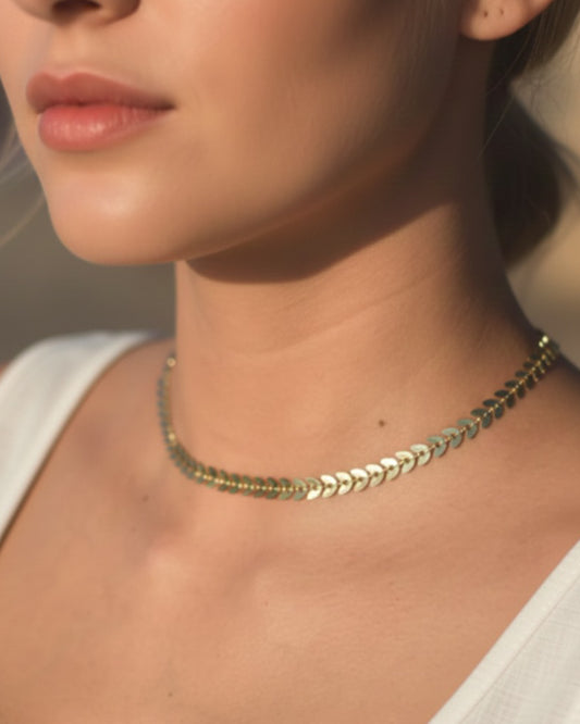 Collar de Eslabones en Forma de Hojas Bañado en Oro – Elegancia Natural