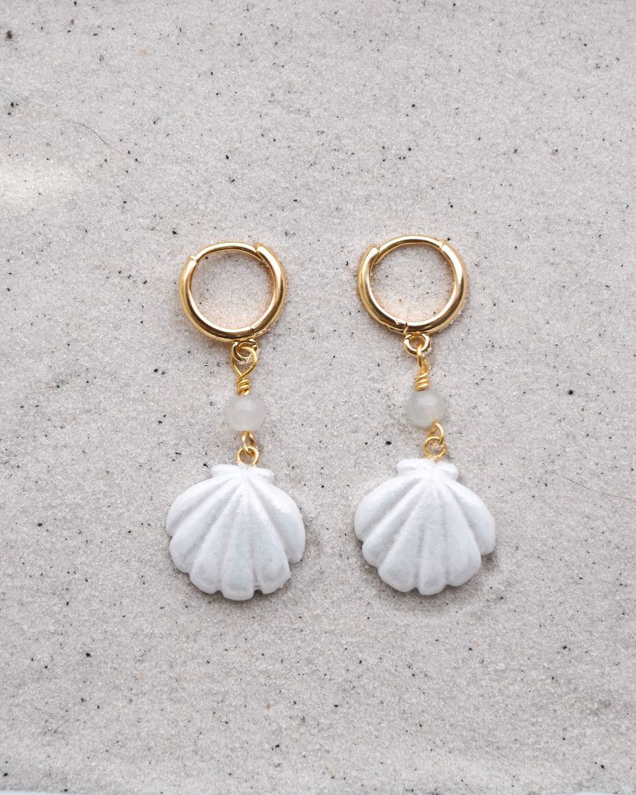 Aros Huggies Conchita Blanca Hecha a Mano