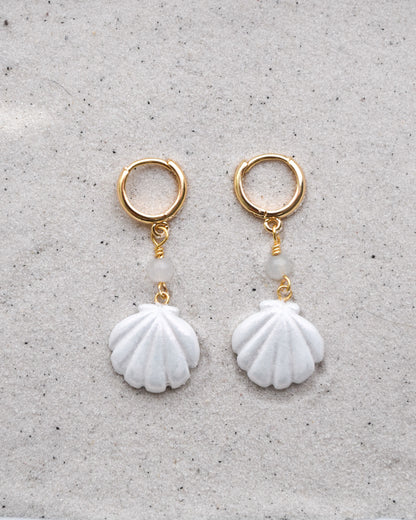 Aros Huggies Conchita Blanca Hecha a Mano