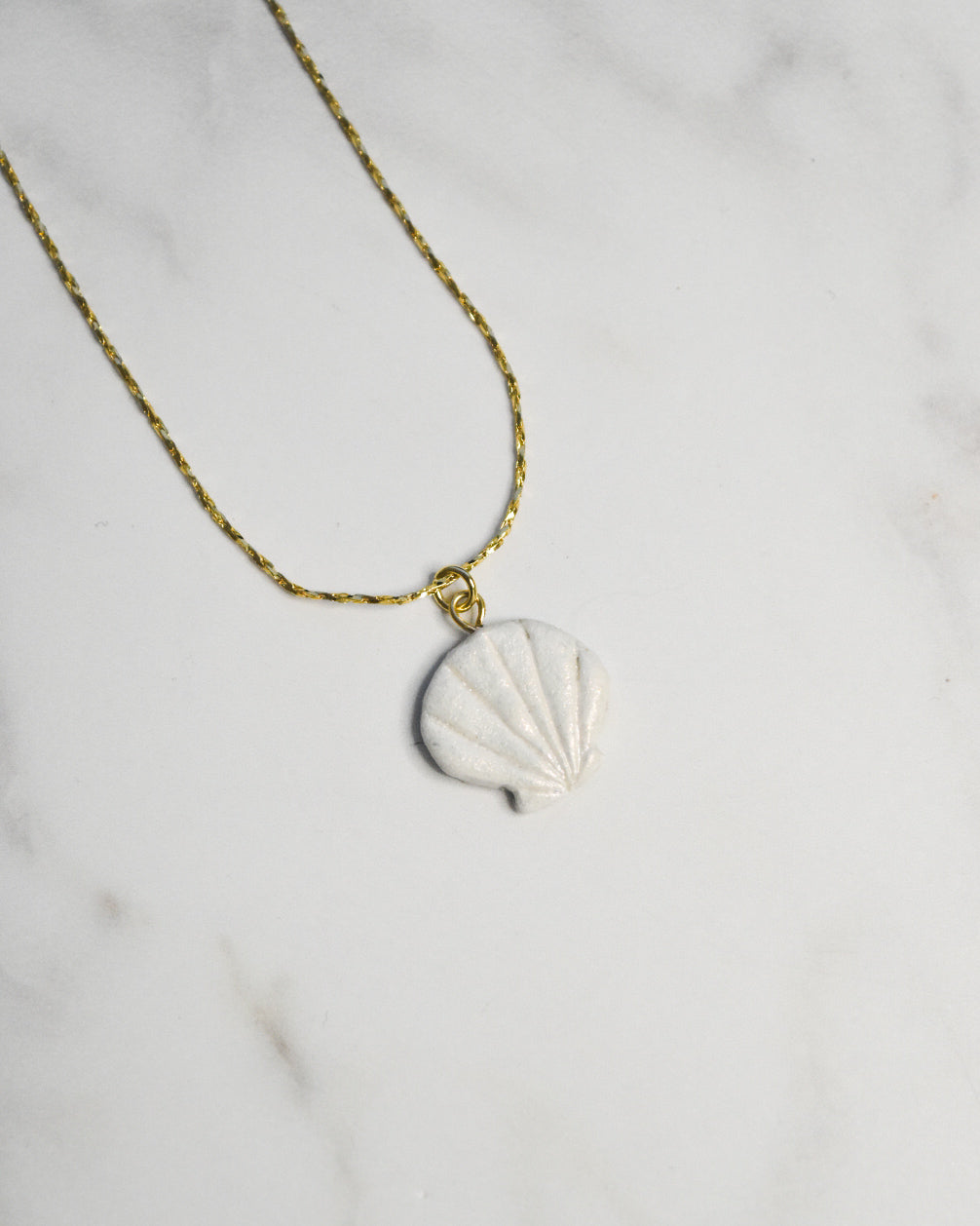 Collar Conchita Blanca con Brillos | Hecho a Mano