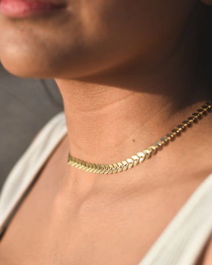Collar de Eslabones en Forma de Hojas Bañado en Oro – Elegancia Natural