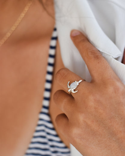 Anillo Tortuga con Piedra Luna Incrustada en Plata 925 Tailandesa