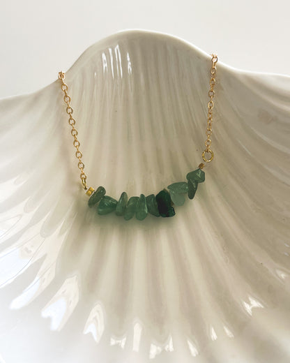 Pulsera con Jade Natural y Cadena Bañada en Oro