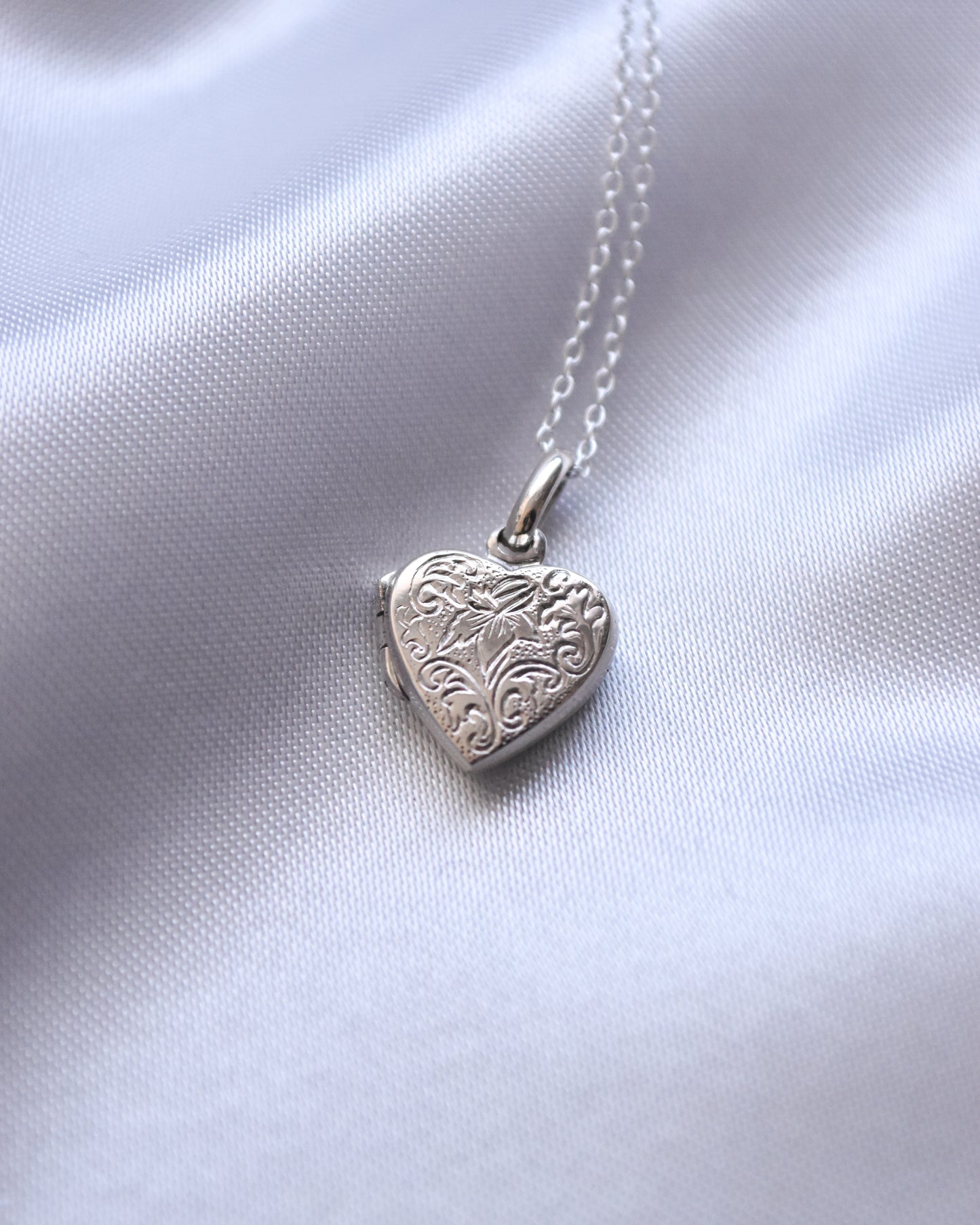 Collar Relicario Corazón Floral de Plata 925