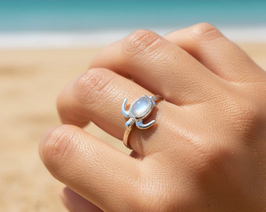 Anillo Tortuga con Piedra Luna Incrustada en Plata 925 Tailandesa