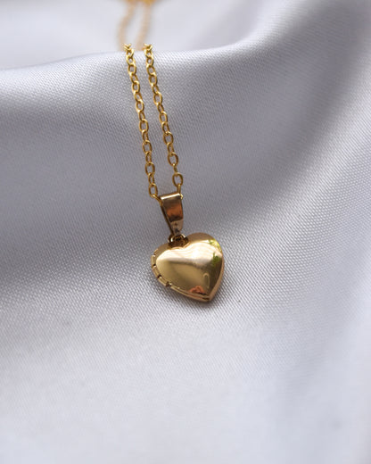 Mini Relicario Corazón Bañado en Oro