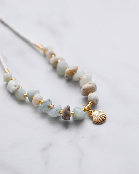 Collar Conchita Dorada – Amazonita y Mostacillas Blancas