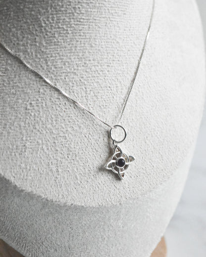 Collar Nudo de Bruja y Amatista Plata 925