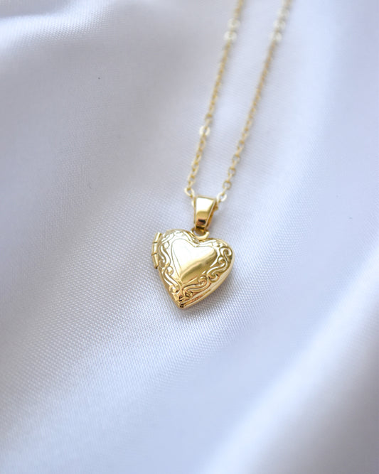 Mini Relicario Corazón Ornamental Bañado en Oro