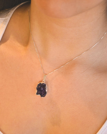 Collar de plata 925 con colgante de amatista en bruto grande