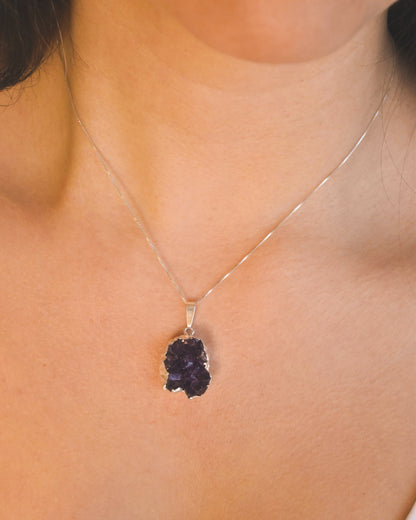 Collar de plata 925 con colgante de amatista en bruto grande