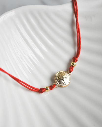 Pulsera de San Benito con Hilo Rojo – Protección Espiritual y Estilo Minimalista