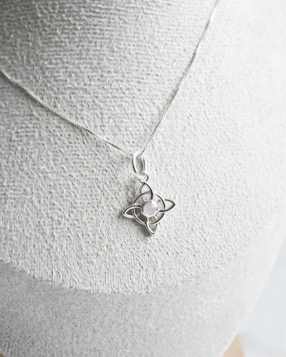 Collar Nudo de Bruja y Cuarzo Rosa Plata 925