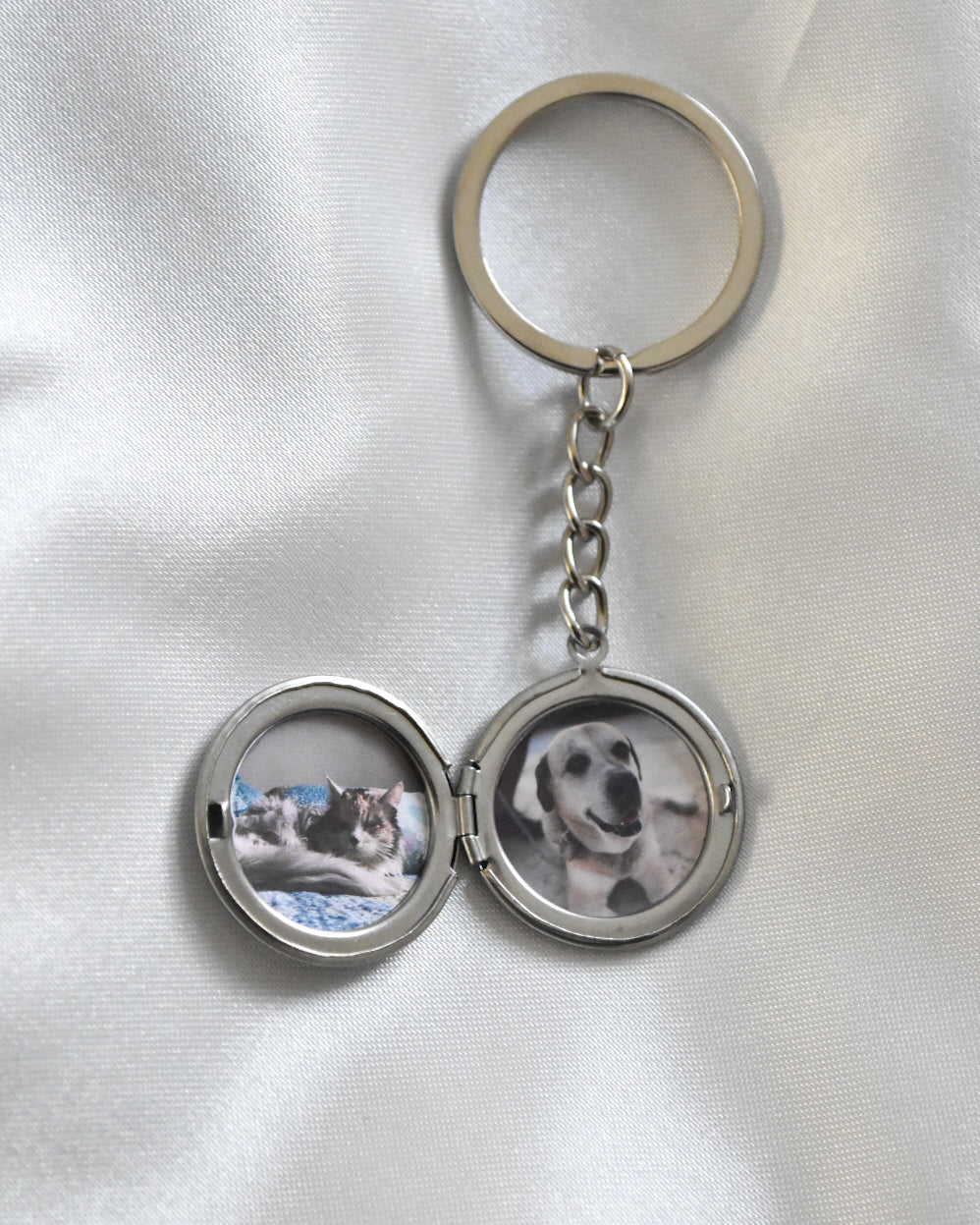 Pack Recuerdo: Collar Relicario + Llavero Personalizado