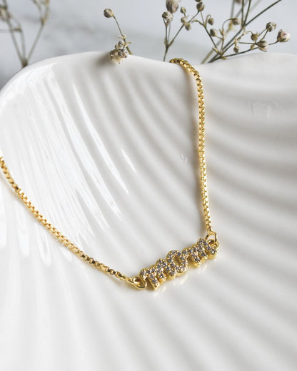 Pulsera MOM Bañada en Oro con Circones | Regalo Elegante Día de la Madre