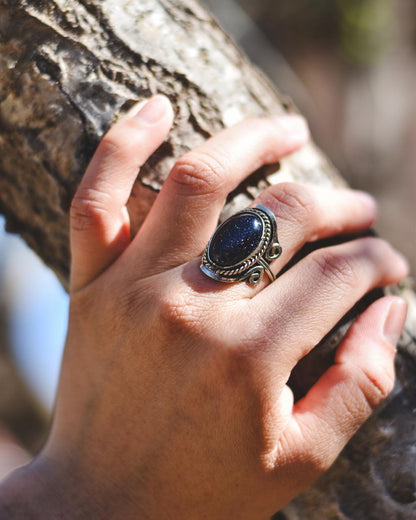 Anillo de Alpaca Ajustable con Lluvia de Estrellas – Protección y Magia Interior