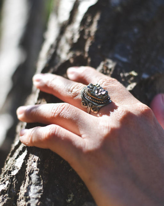 Anillo de Alpaca con Pirita – Hecho a Mano | Protección y Abundancia